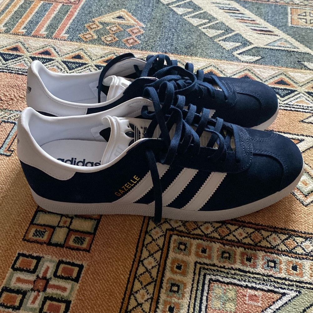 New in the box- Men’s Adidas Gazelle - Size 9